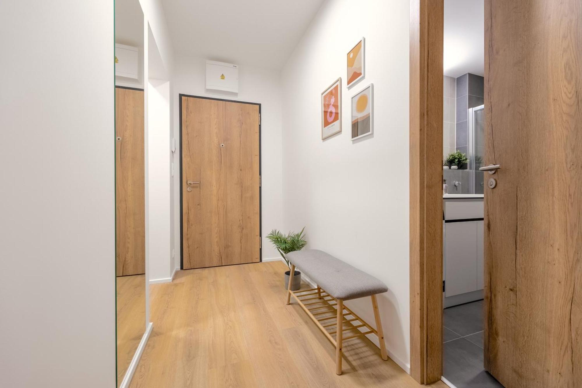 Bright 2br - 4th Floor, Balcony, Free Parking By Gravity Apartmán Praha